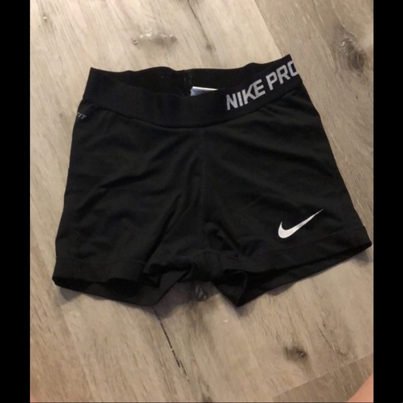 nike pro shorts xs